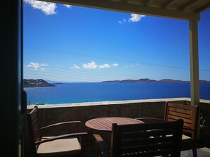 Comfort Studio Suite, 3 Single Beds (For 3) | Terrace/patio