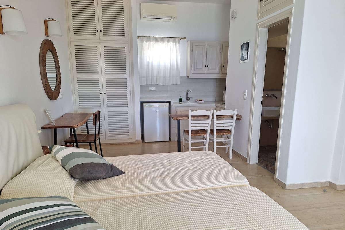 Suíte estúdio conforto, 1 cama de casal ou 2 camas de solteiro, vista para o mar | Cofres nos quartos, cortinas blackout, berços grátis, Wi-Fi de cortesia