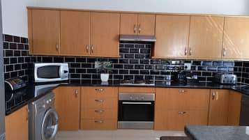 Standard Apartment, 3 Bedrooms | Private kitchen