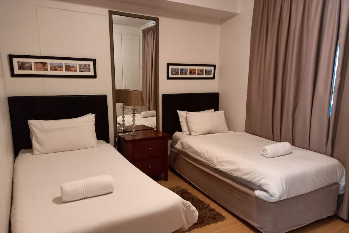 Standaard appartement, 2 slaapkamers | 2 slaapkamers, een kluis op de kamer, individueel gedecoreerd