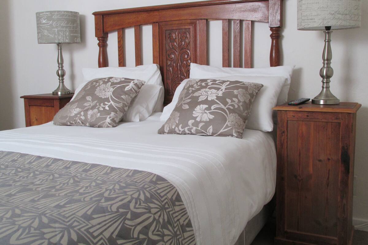 Double room with shower | Premium bedding, in-room safe, individually decorated