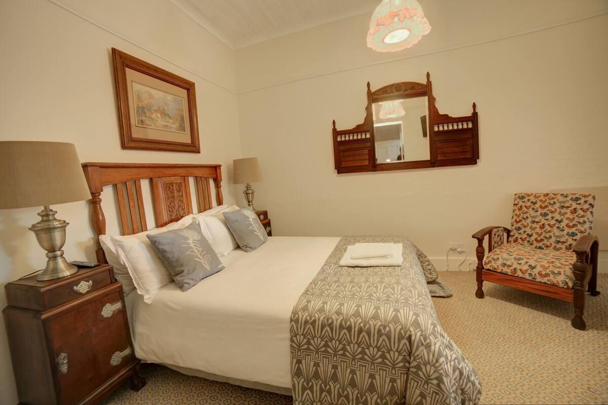 Double room with bath | Premium bedding, in-room safe, individually decorated