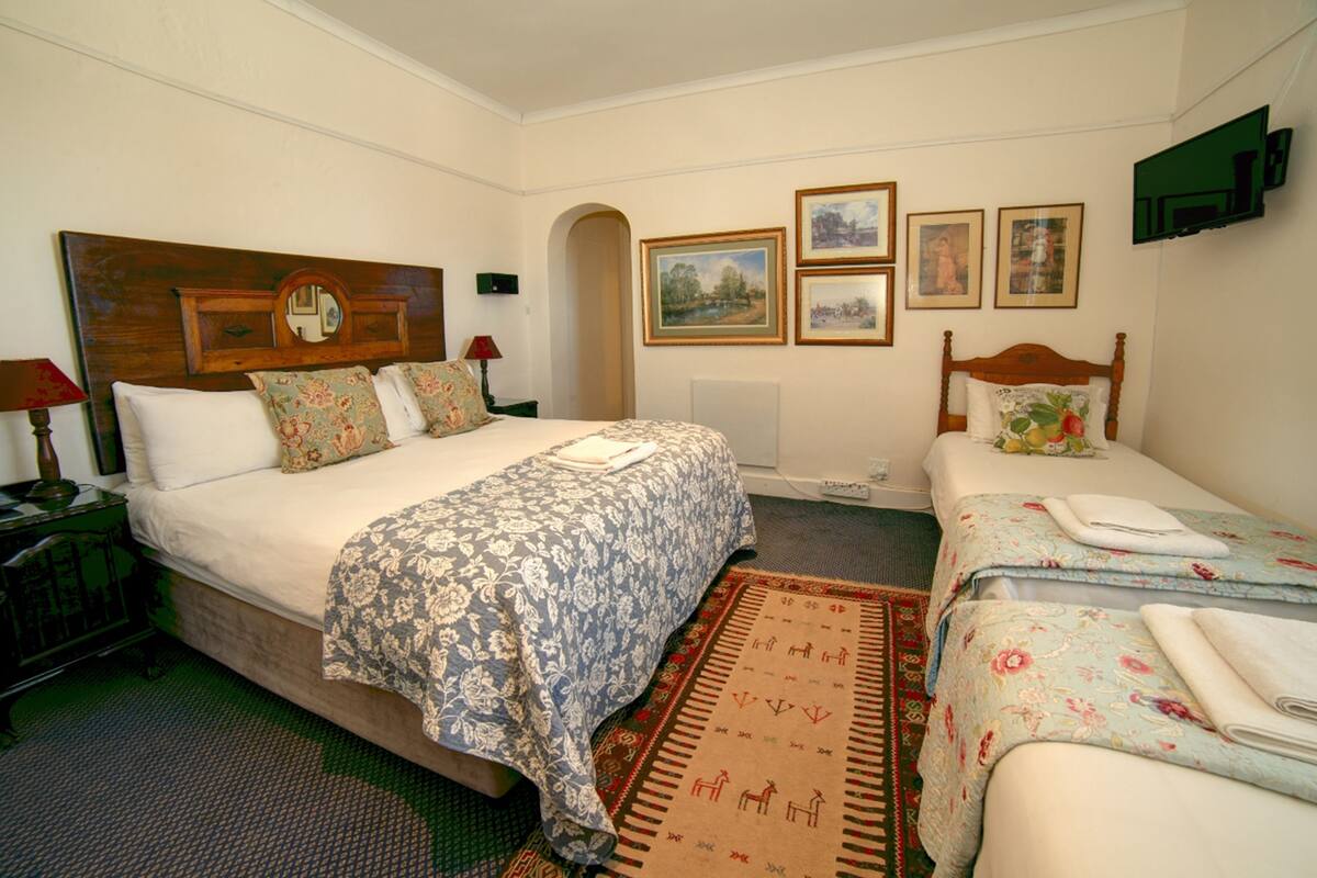 Family Room, Ensuite | Premium bedding, in-room safe, individually decorated