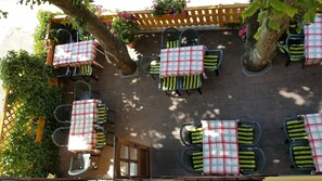 Breakfast, lunch and dinner served  - Hotel Gasthof zum Schwan (Steinsfeld)