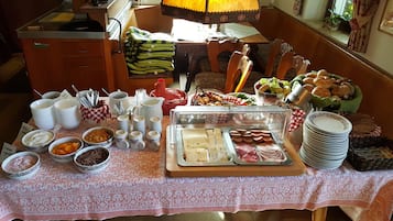 Daily buffet breakfast for a fee