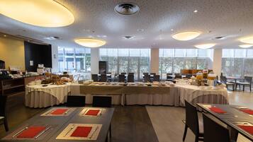 Desayuno buffet todos los días (con cargo)