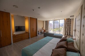 1 bedroom, premium bedding, minibar, in-room safe