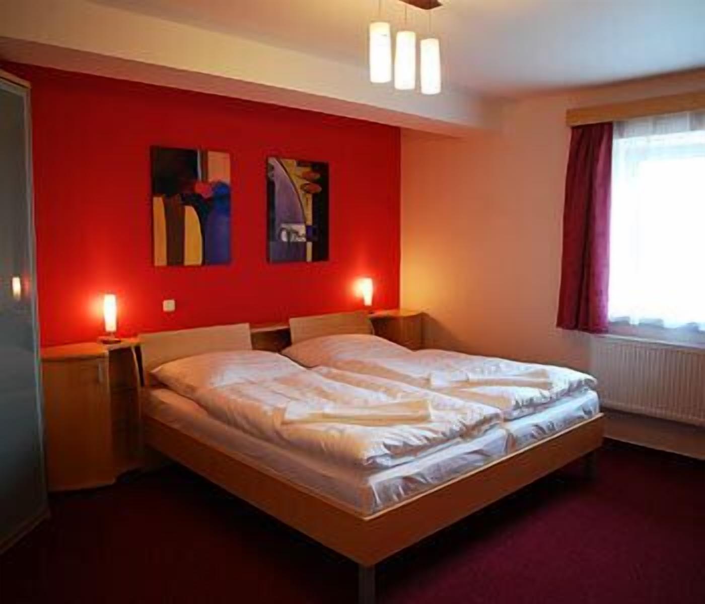 minibar, desk, iron/ironing board, free wifi