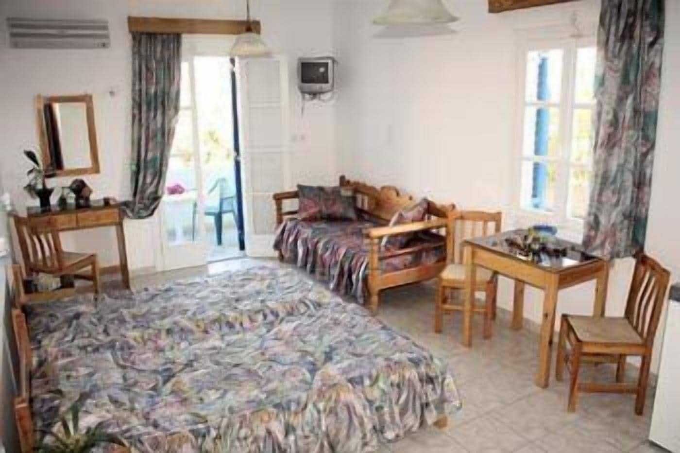 Soundproofing, rollaway beds, free WiFi