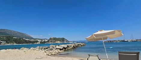 Pantai berhampiran, berdayung, memancing