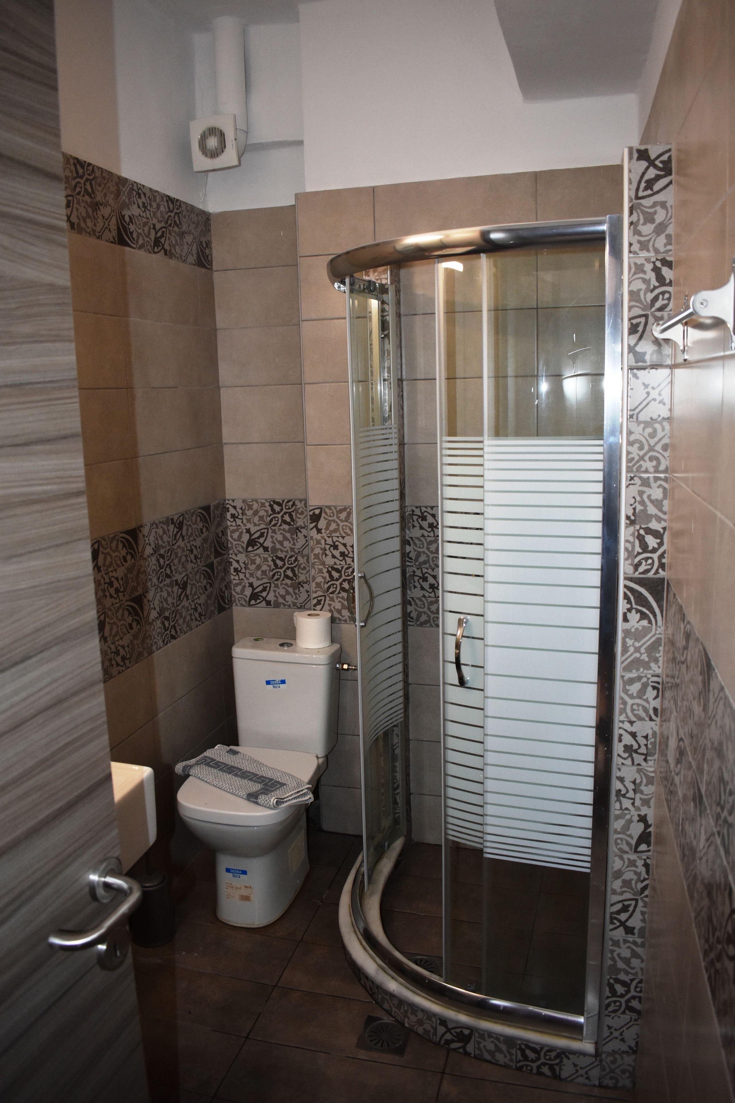 superior studio | bathroom | shower, hair dryer, towels