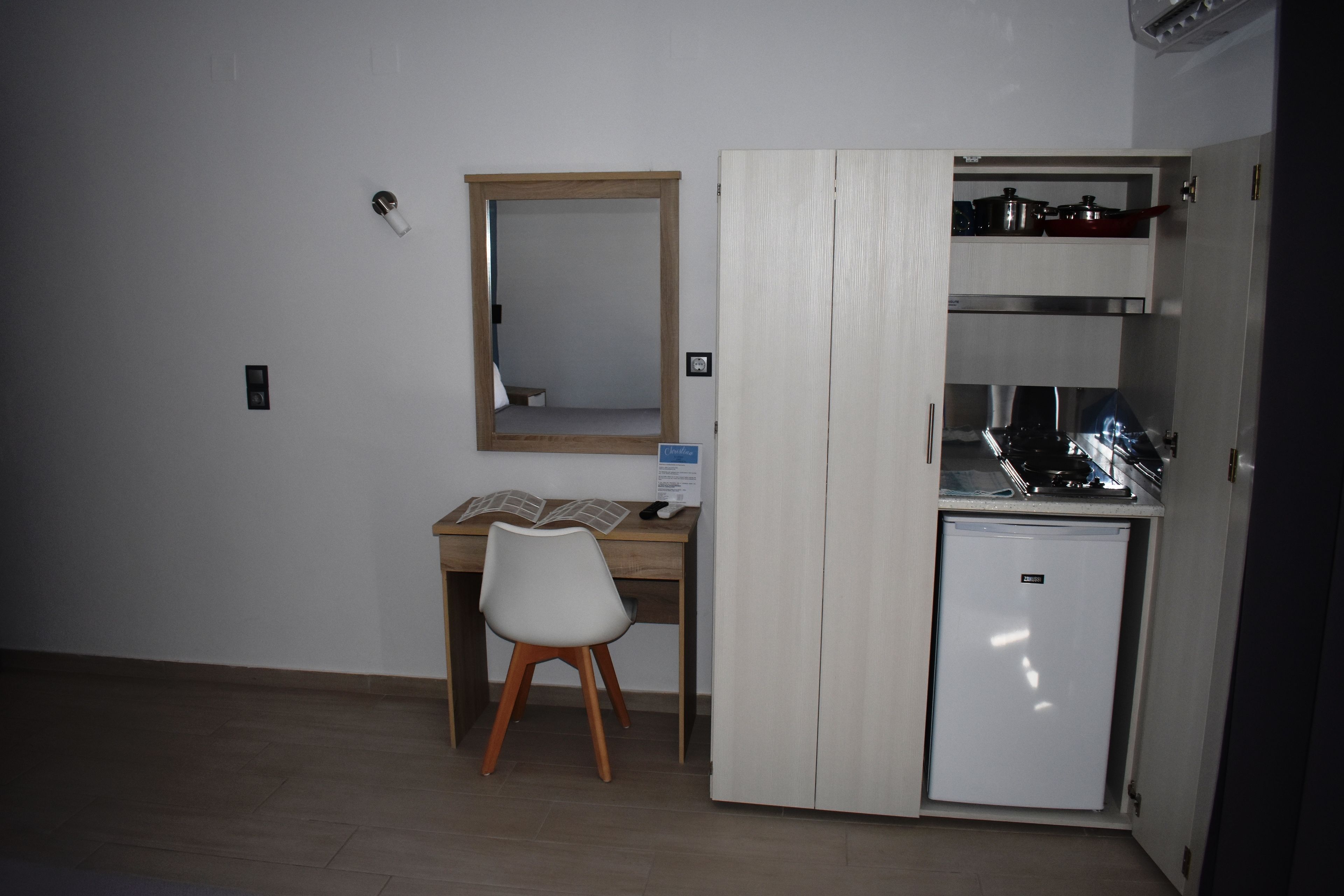 superior studio | in-room safe, cots/infant beds, rollaway beds, free wifi