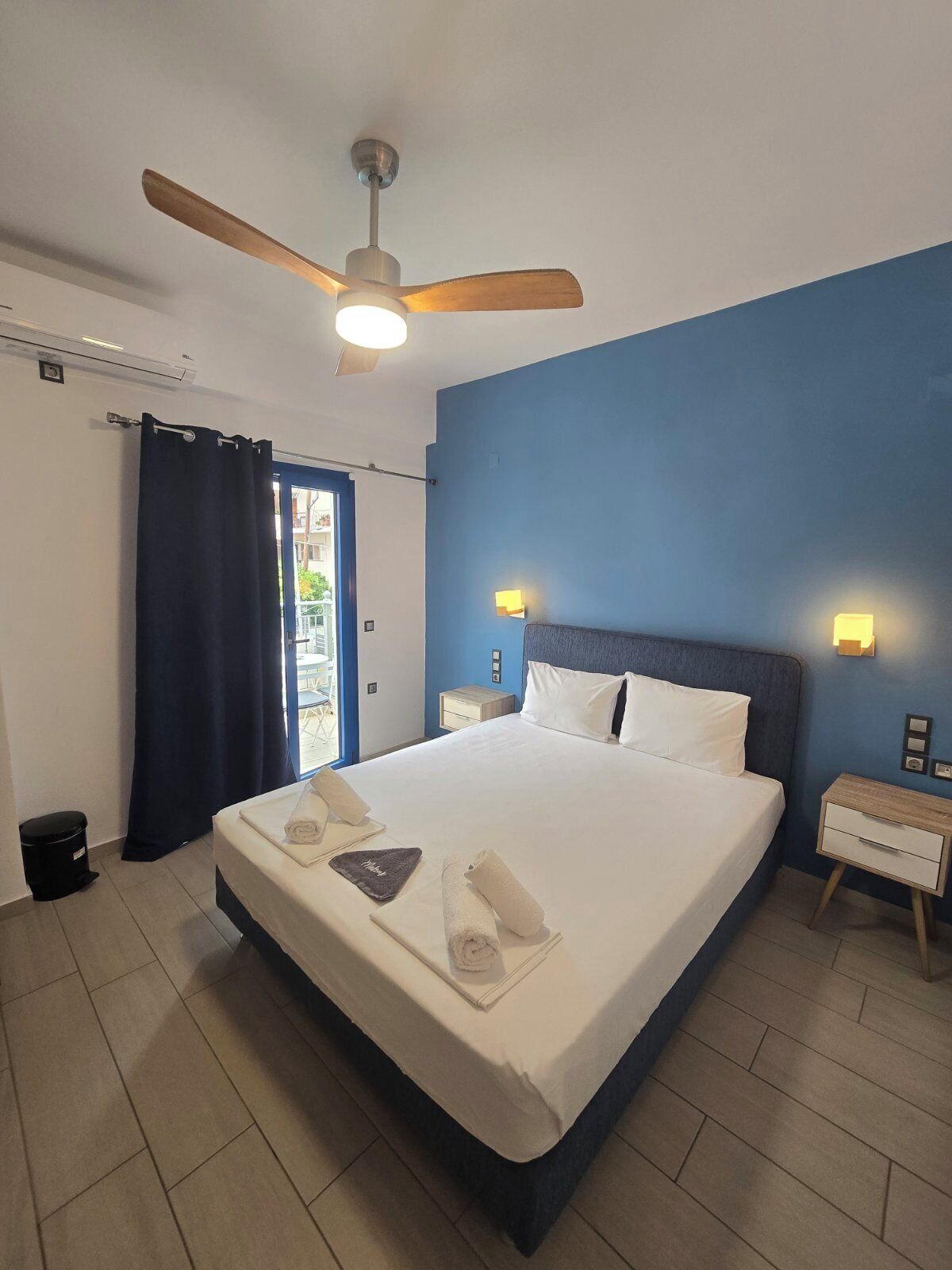 Double Room | In-room safe, cribs (surcharge), rollaway beds (surcharge), WiFi (free)