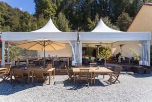 Breakfast and dinner served, local cuisine