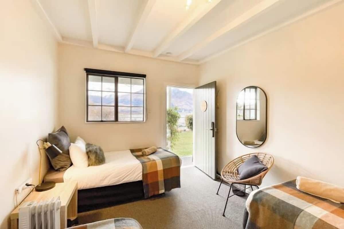 1 bedroom, individually decorated, individually furnished