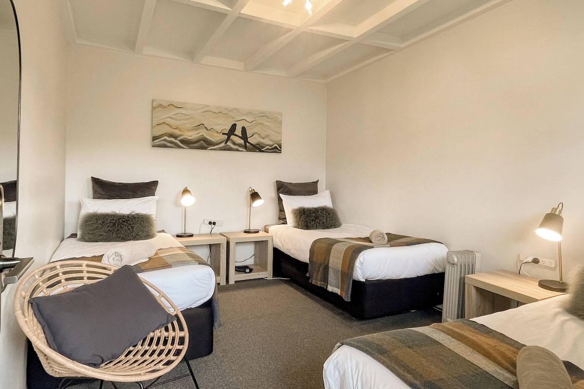Triple Room, Shared Bathroom | 1 bedroom, individually decorated, individually furnished