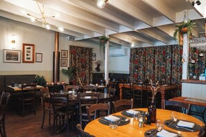 Breakfast and dinner served - Kinloch Wilderness Retreat (Kinloch)