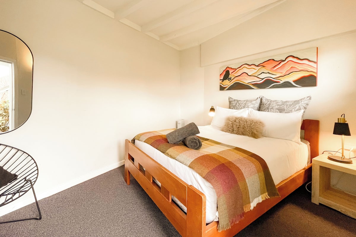 Double Room, Shared Bathroom | 1 bedroom, individually decorated, individually furnished