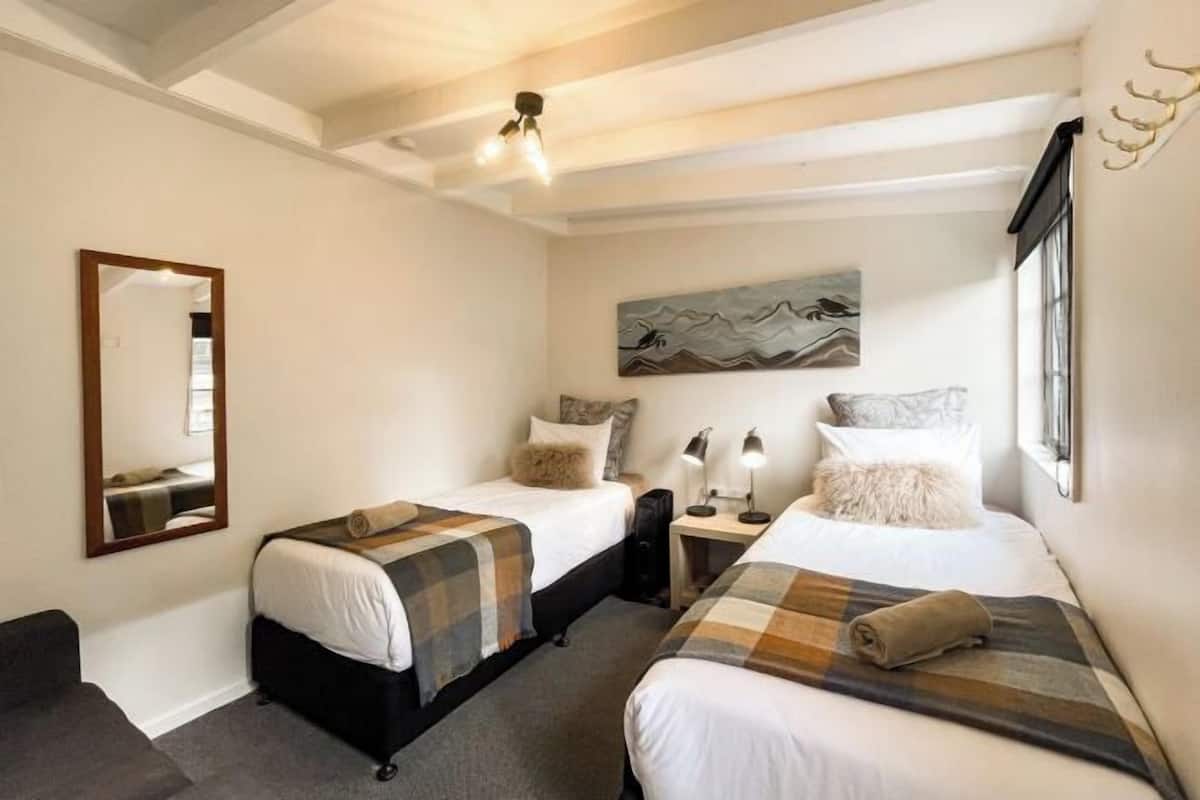 1 bedroom, individually decorated, individually furnished