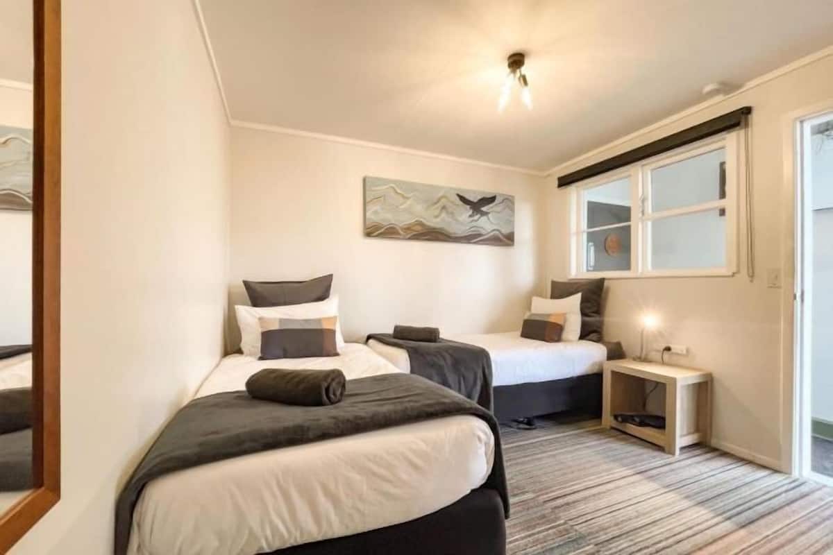 1 bedroom, individually decorated, individually furnished