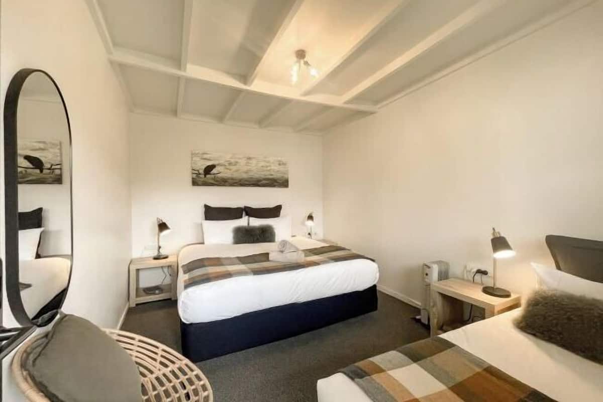 1 bedroom, individually decorated, individually furnished