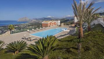 Seasonal outdoor pool, pool umbrellas, sun loungers