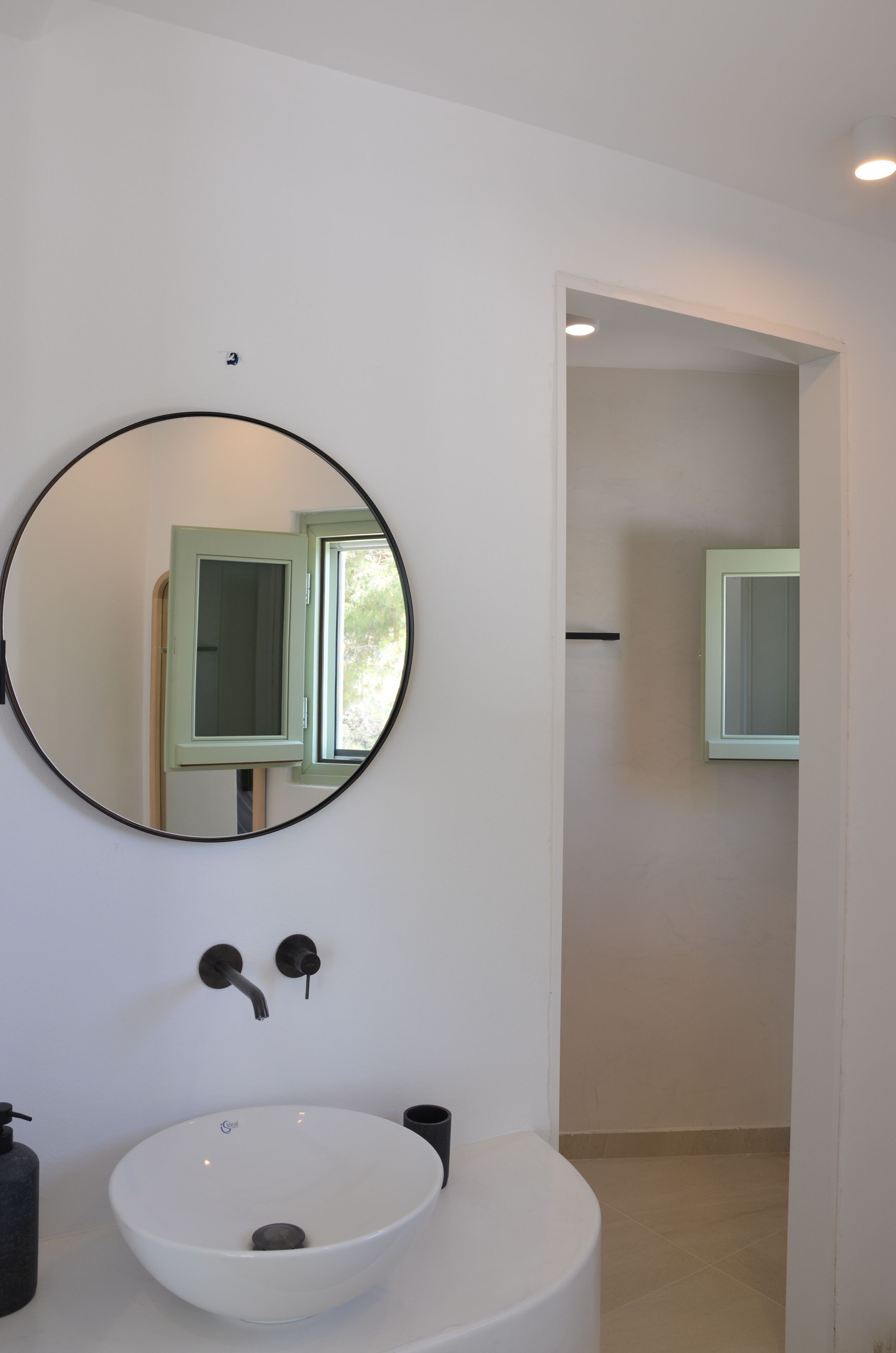 deluxe double room | bathroom | shower, free toiletries, hair dryer, bidet