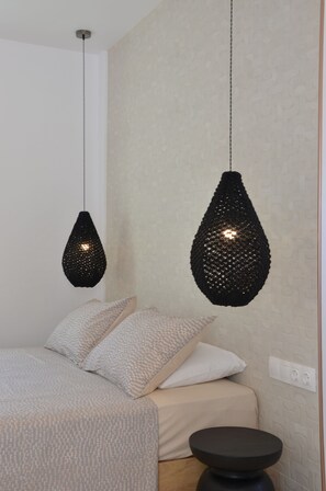 Deluxe Double Room | Individually decorated, free WiFi, bed sheets - Galaxy (Ios)