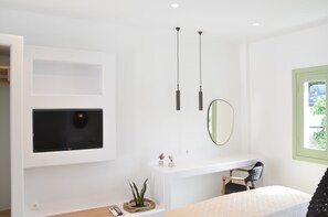 Deluxe Double Room | Individually decorated, free WiFi, bed sheets - Galaxy (Ios)