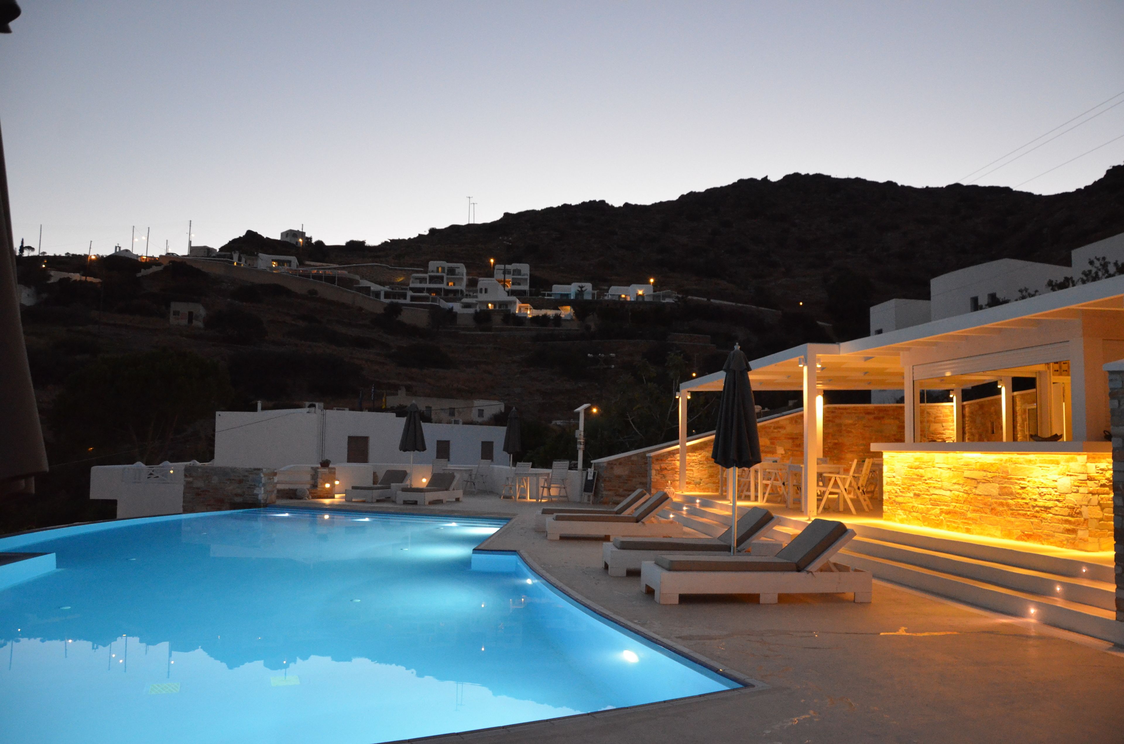 daily cooked-to-order breakfast for a fee