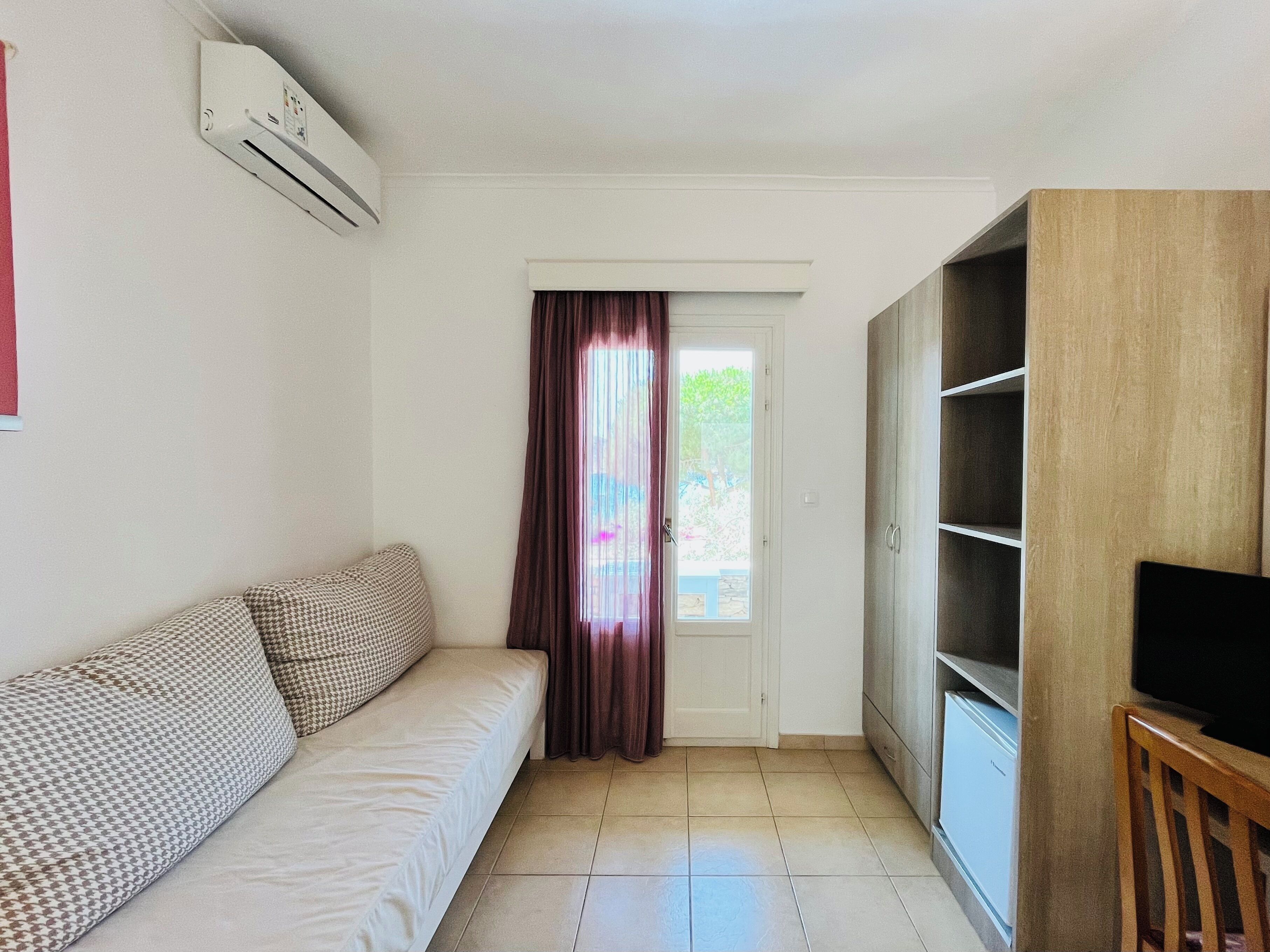 deluxe double room, 1 double bed with sofa bed | individually decorated, free wifi, bed sheets