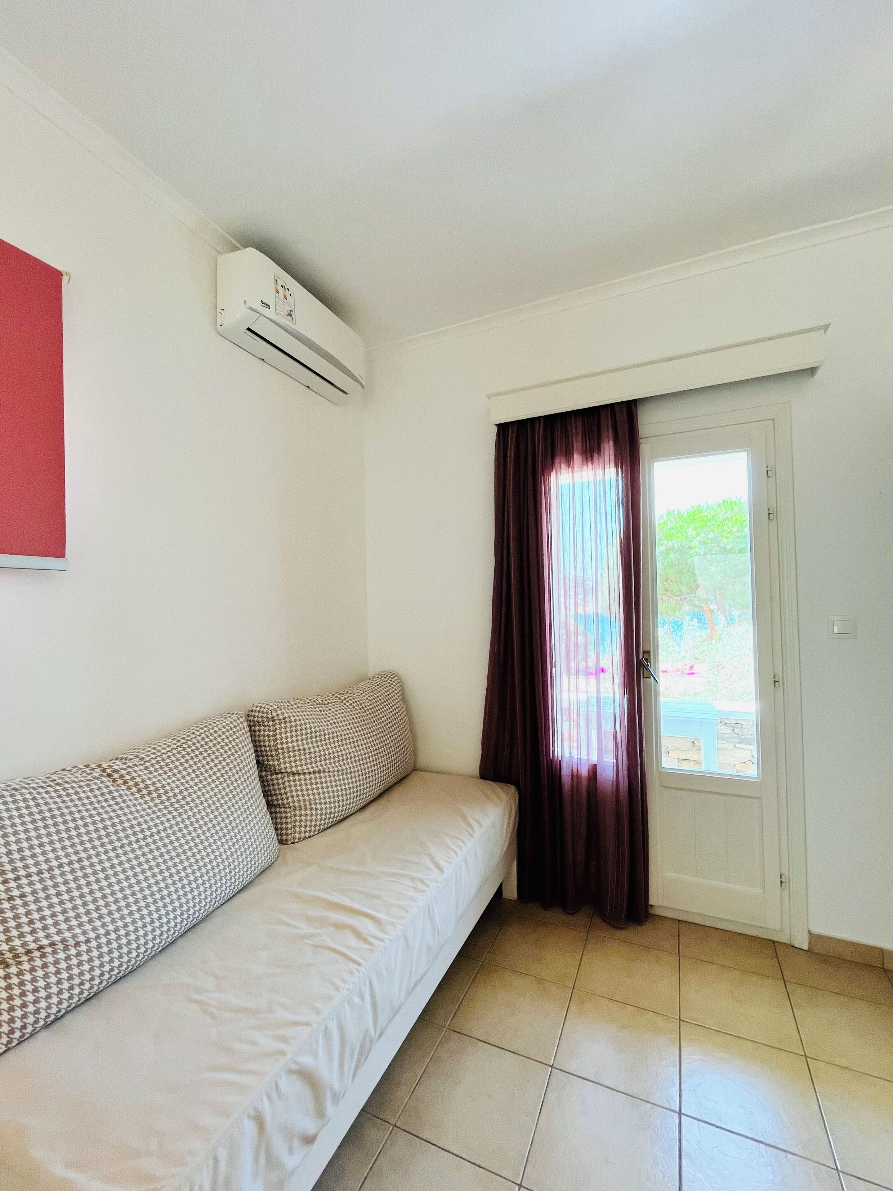 deluxe double room, 1 double bed with sofa bed | individually decorated, free wifi, bed sheets