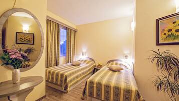 Doppel- oder Zweibettzimmer