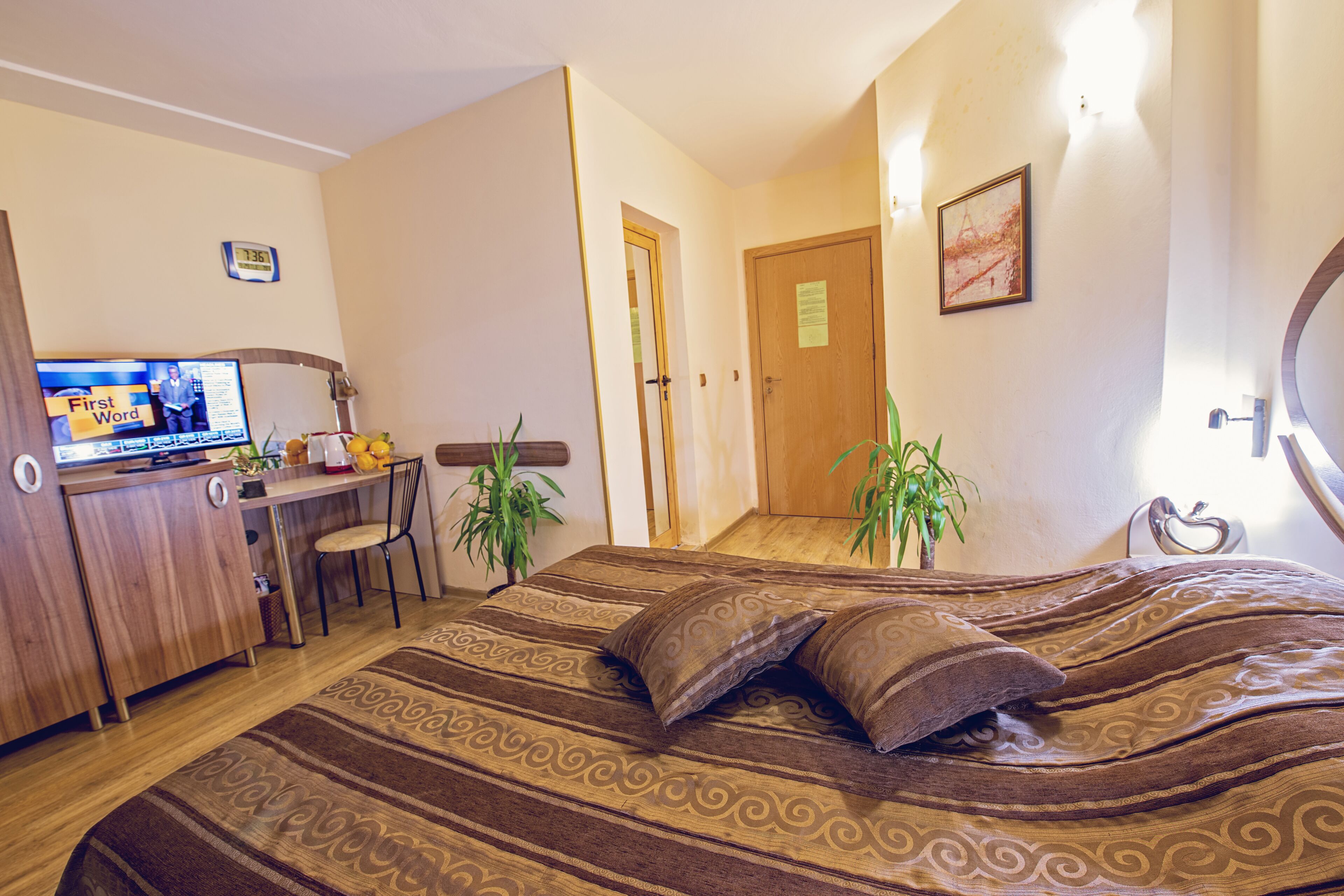 premium bedding, minibar, desk, iron/ironing board