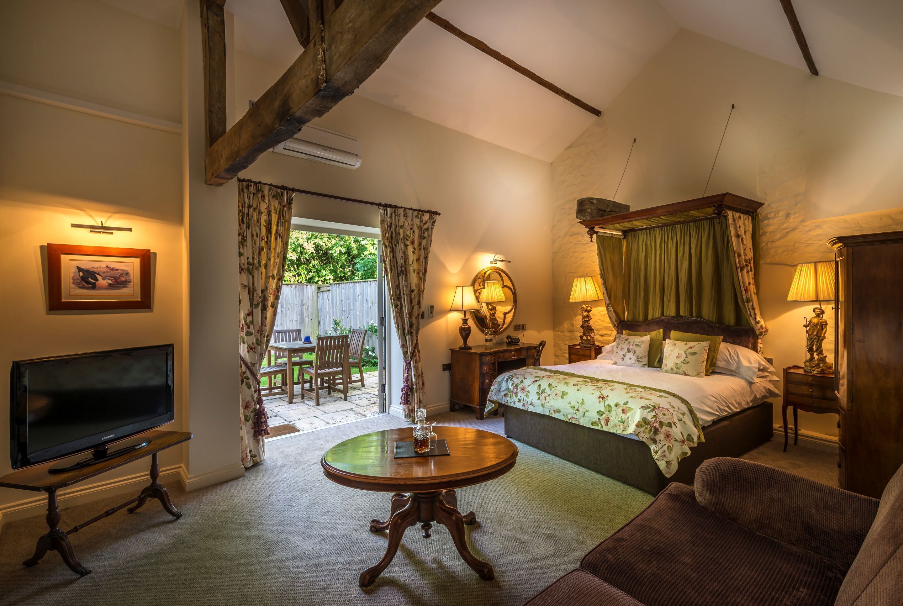 Deluxe Double Room | In-room safe, laptop workspace, blackout curtains, iron/ironing board