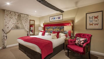 Kahden hengen huone, esteetön | Tallelokero huoneessa, kannettavalle tietokoneelle sopiva työtila