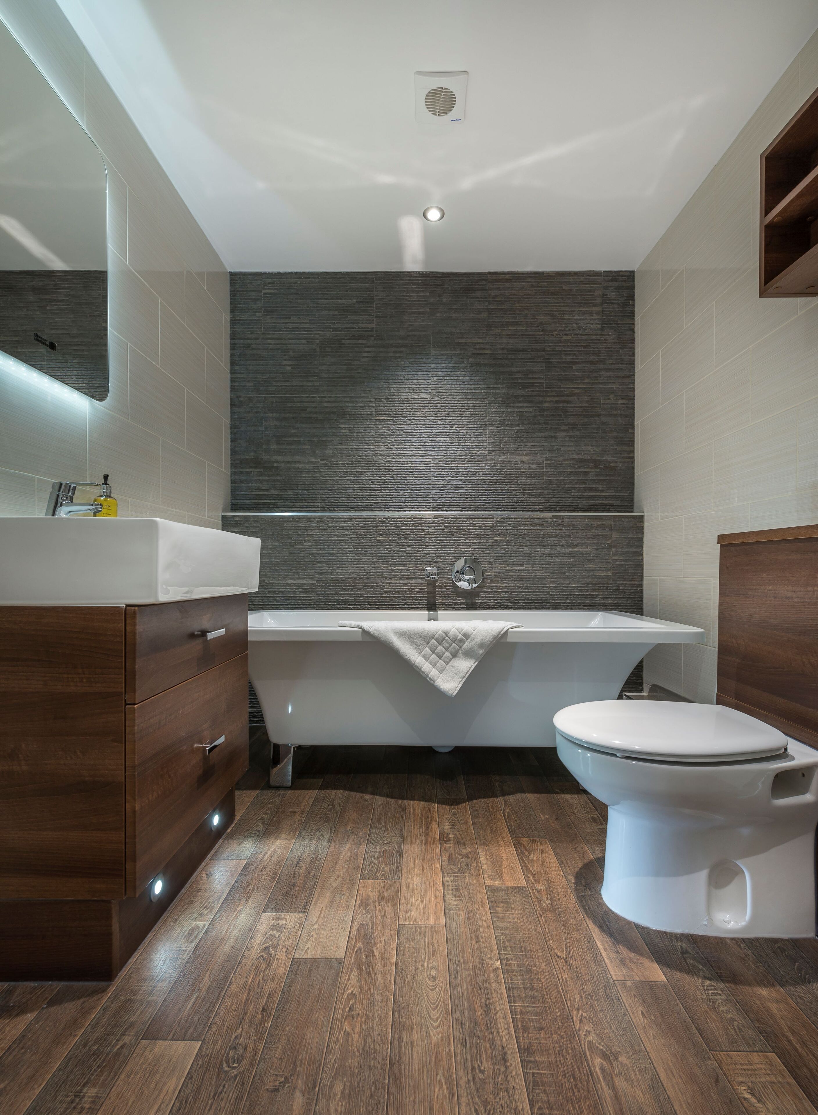 deluxe twin room | bathroom | free toiletries, hair dryer, bathrobes, slippers