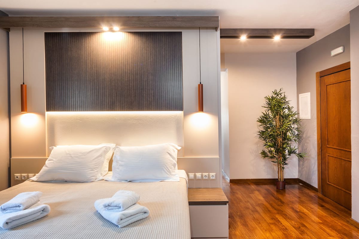 grand luxury suite with panoramic view | premium bedding, pillow-top beds, in-room safe, individually decorated