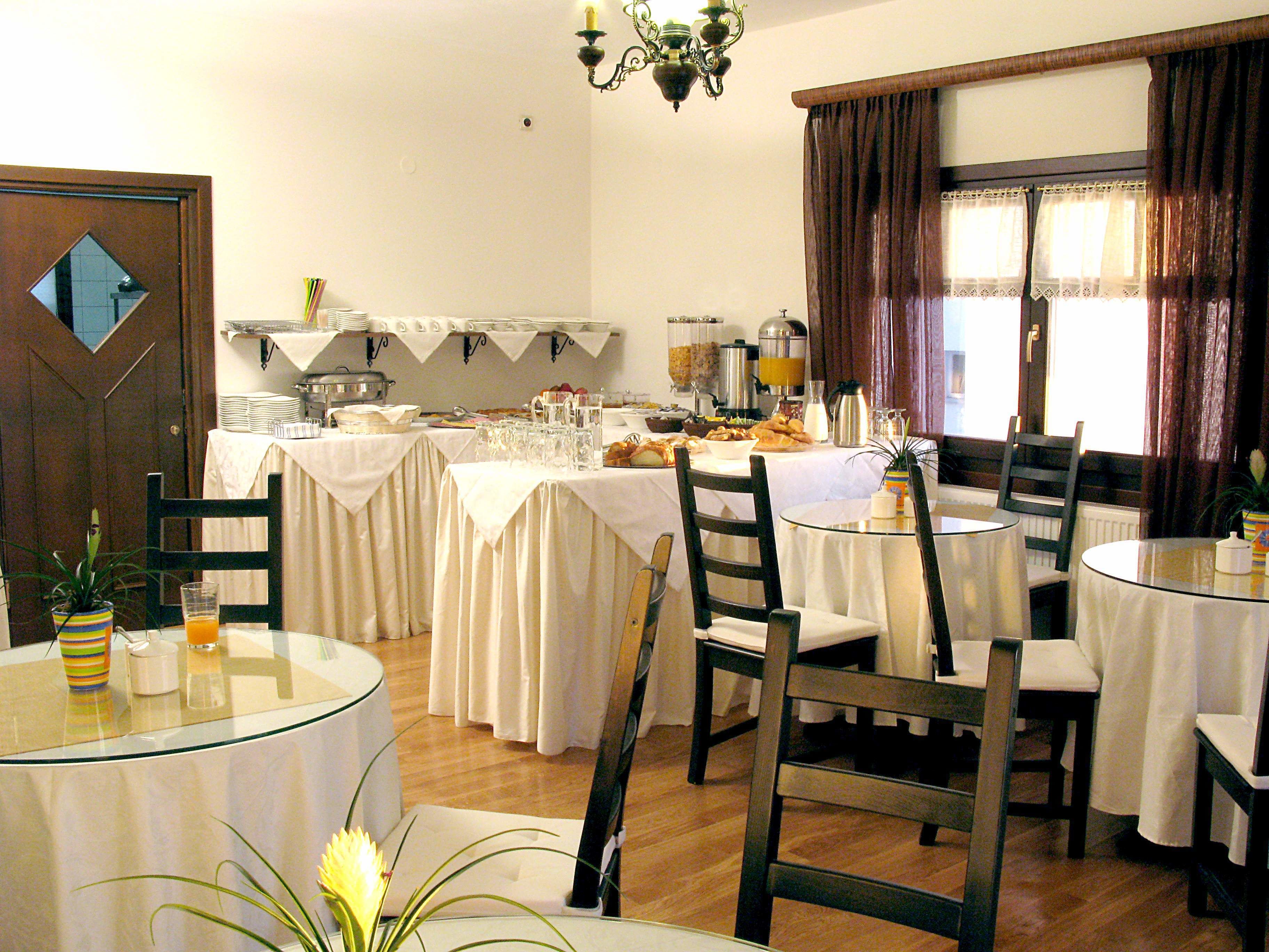 daily buffet breakfast for a fee