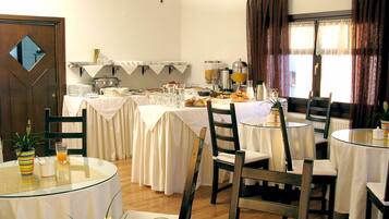 Päivittäinen buffetaamiainen maksusta