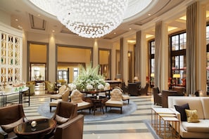 2 bars/lounges - Corinthia London (London)