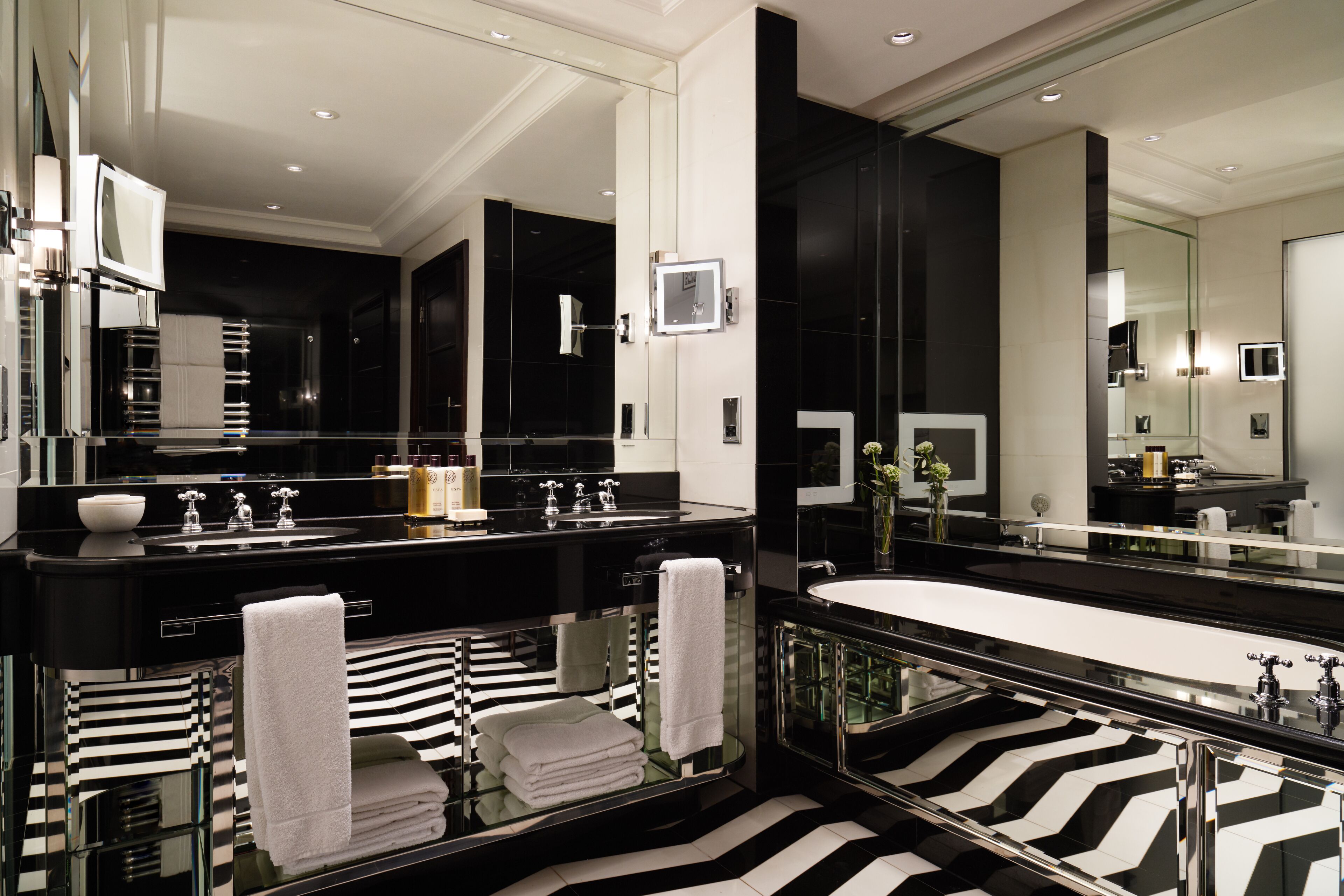 Photo - Corinthia London