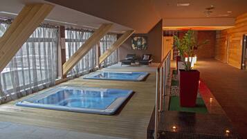 Couples treatment rooms, sauna, hot tub, steam room, aromatherapy