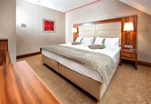 Hypo-allergenic bedding, minibar, in-room safe, desk