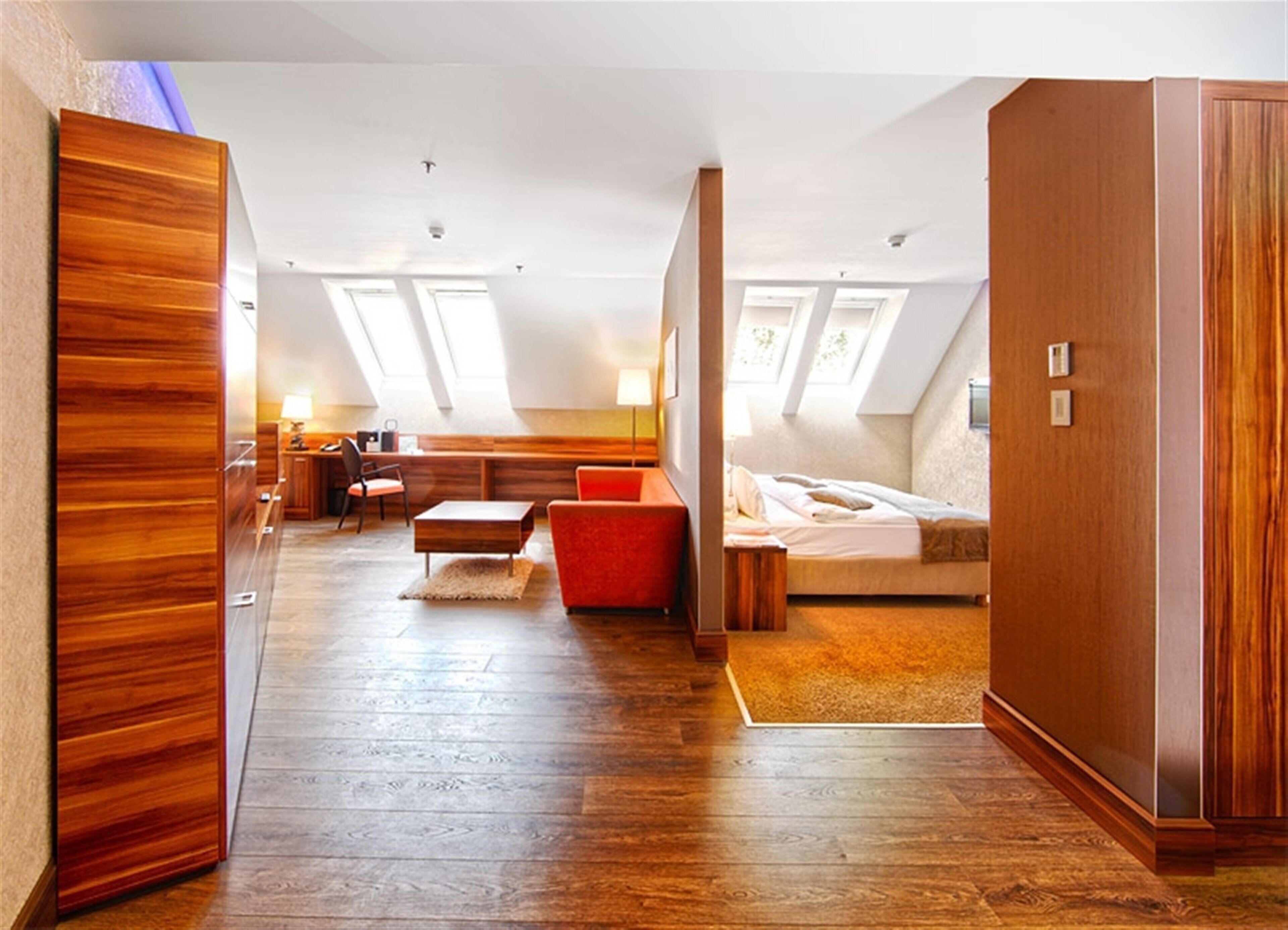 suite, multiple beds (additional living area) | hypo-allergenic bedding, minibar, in-room safe, desk
