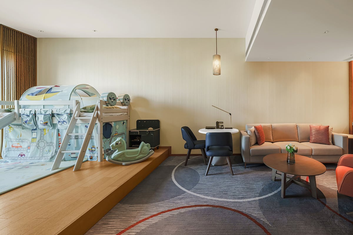 1 Bedroom Suite Kids Theme City View