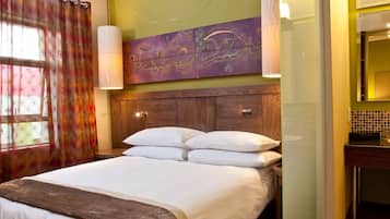 Executive Suite | In-room safe, desk, laptop workspace, iron/ironing board