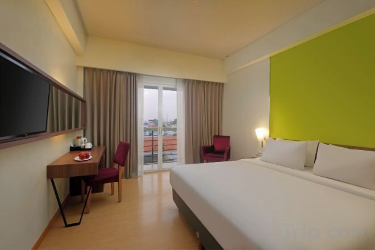In-room safe, desk, soundproofing, WiFi (free)