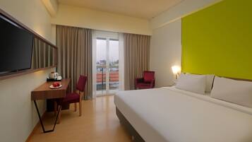 In-room safe, desk, soundproofing, free WiFi