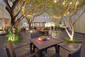 Breakfast, lunch, dinner served; garden views 